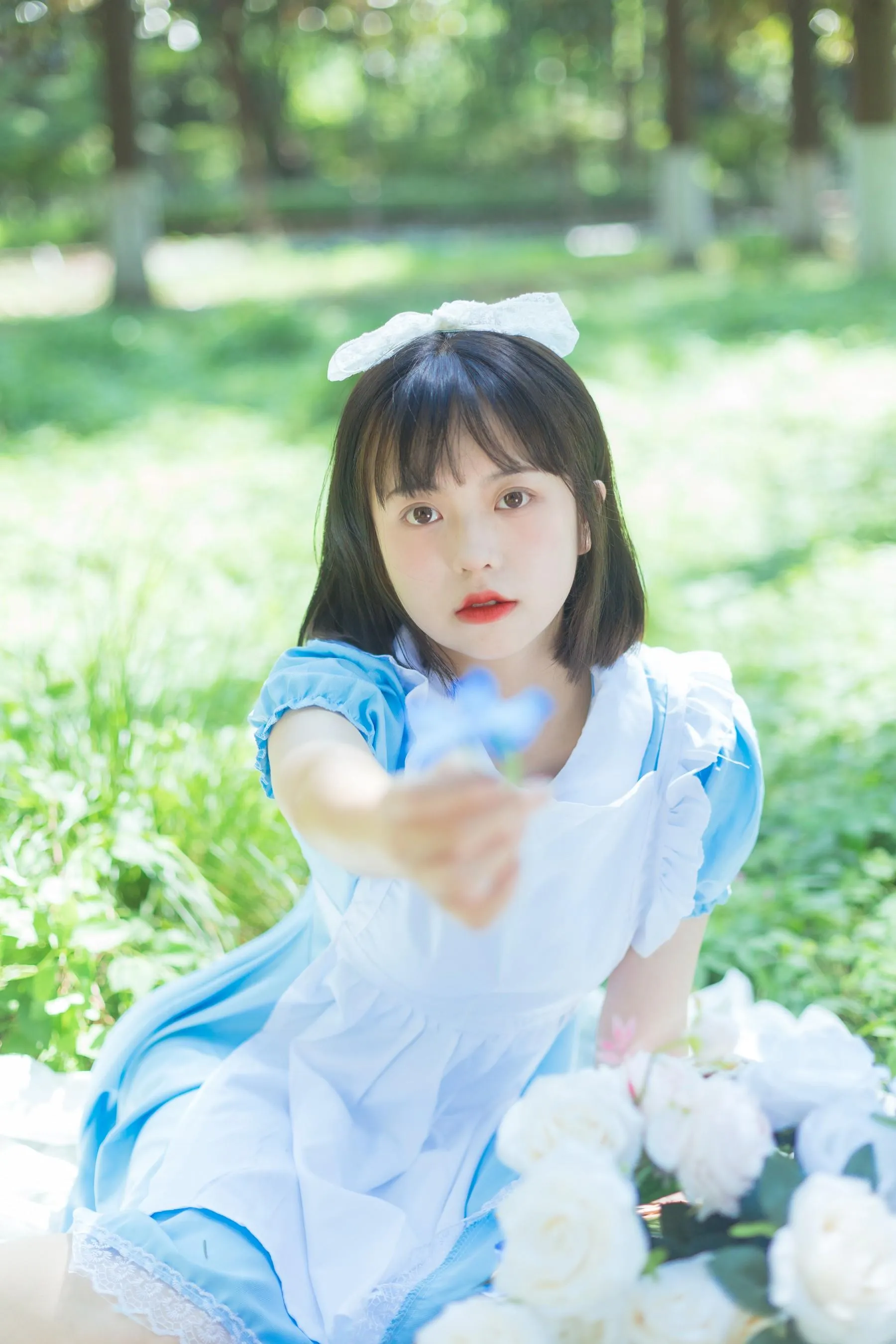 [YITUYU艺图语]2022.08.05 雏菊和草莓 哈吉麻花 [32P]插图
